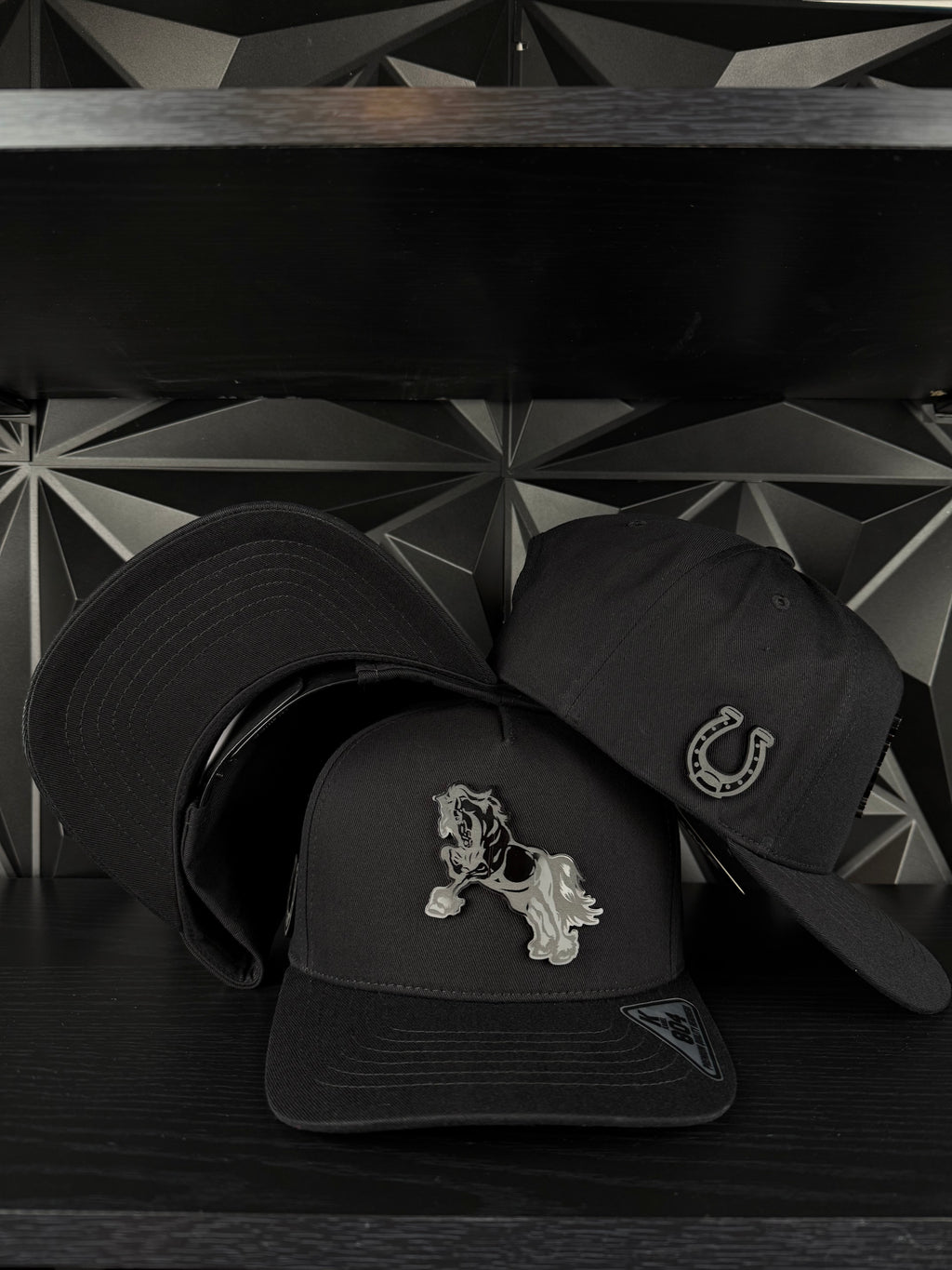 Caballo plate SnapBack hat-black