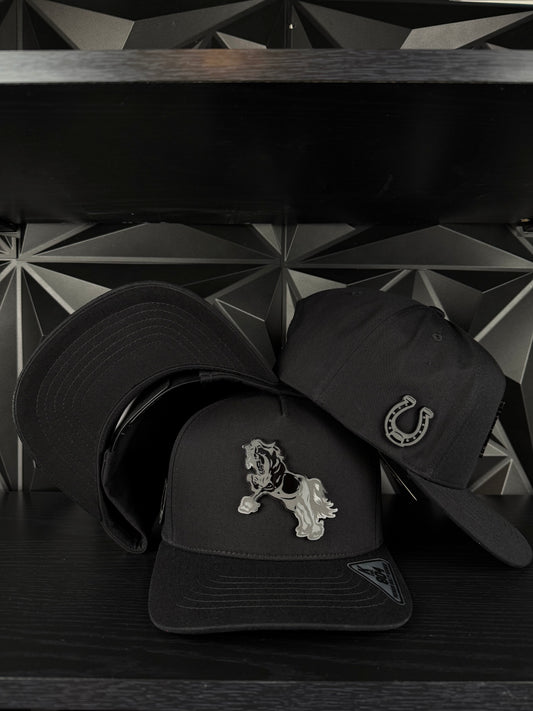 Caballo plate SnapBack hat-black