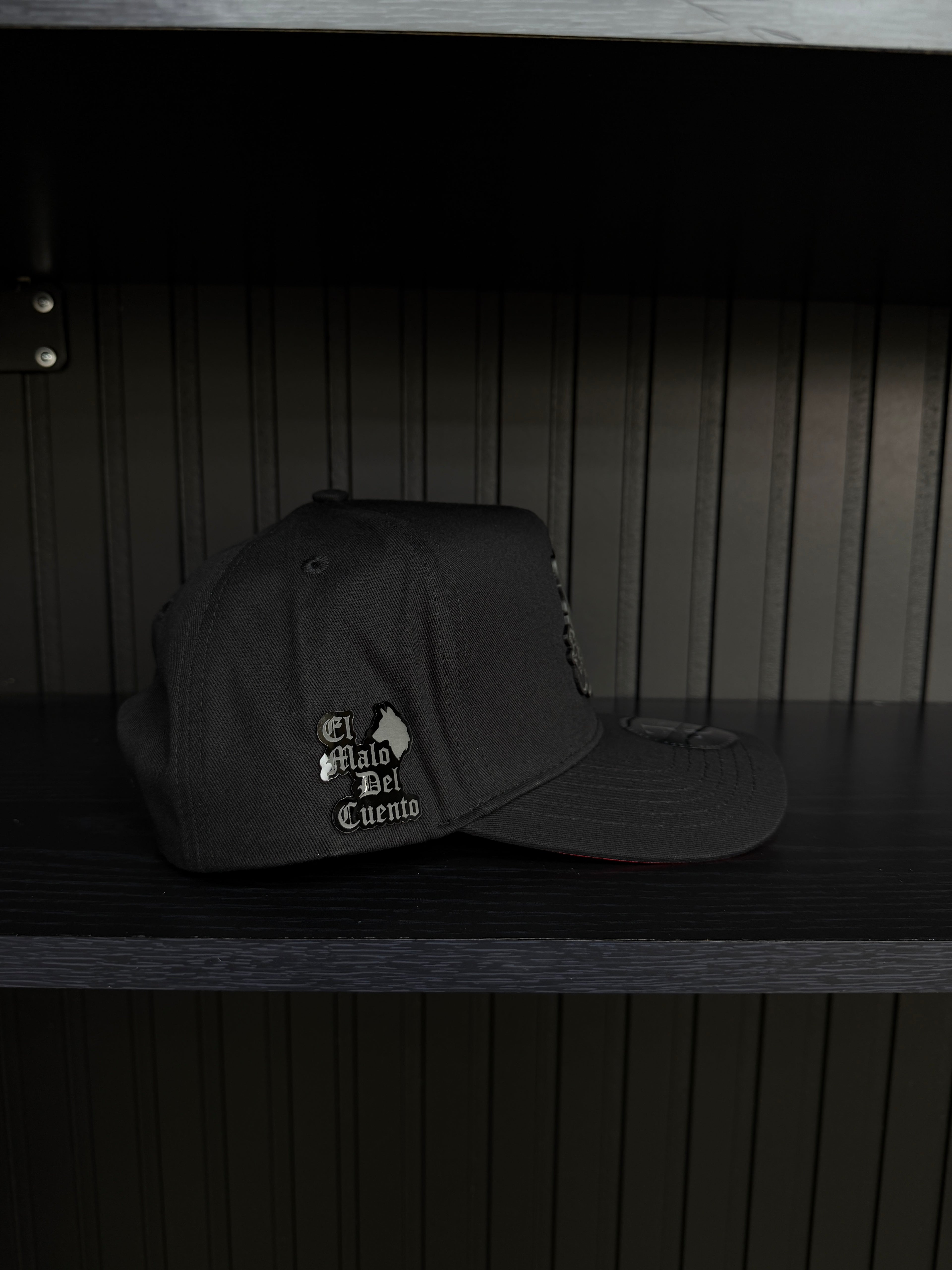 Exclusive Caps El Malo del Cuento Plate SnapBack Hat-Black/Red cotton