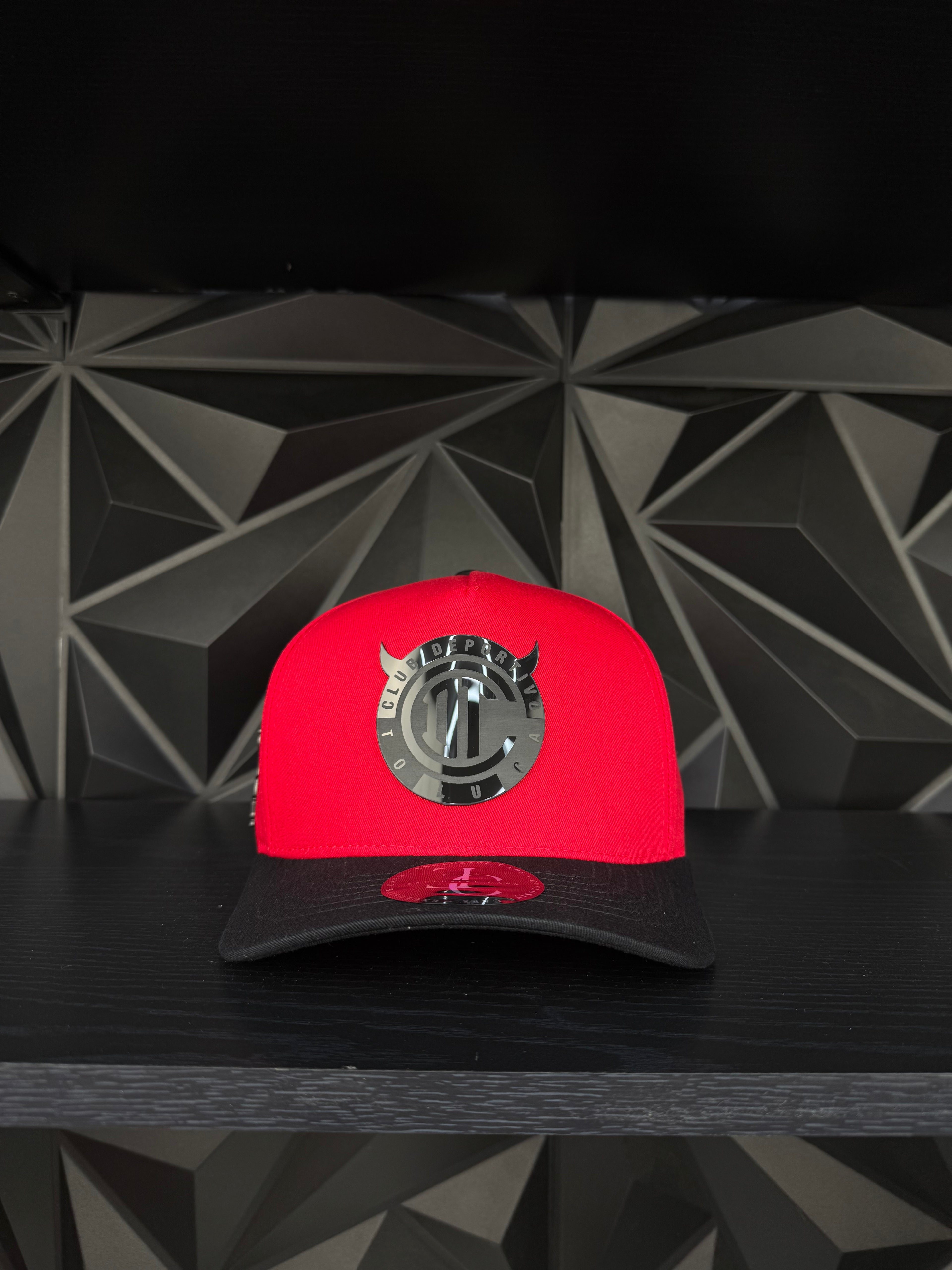 Toluca SnapBack hat-red/black