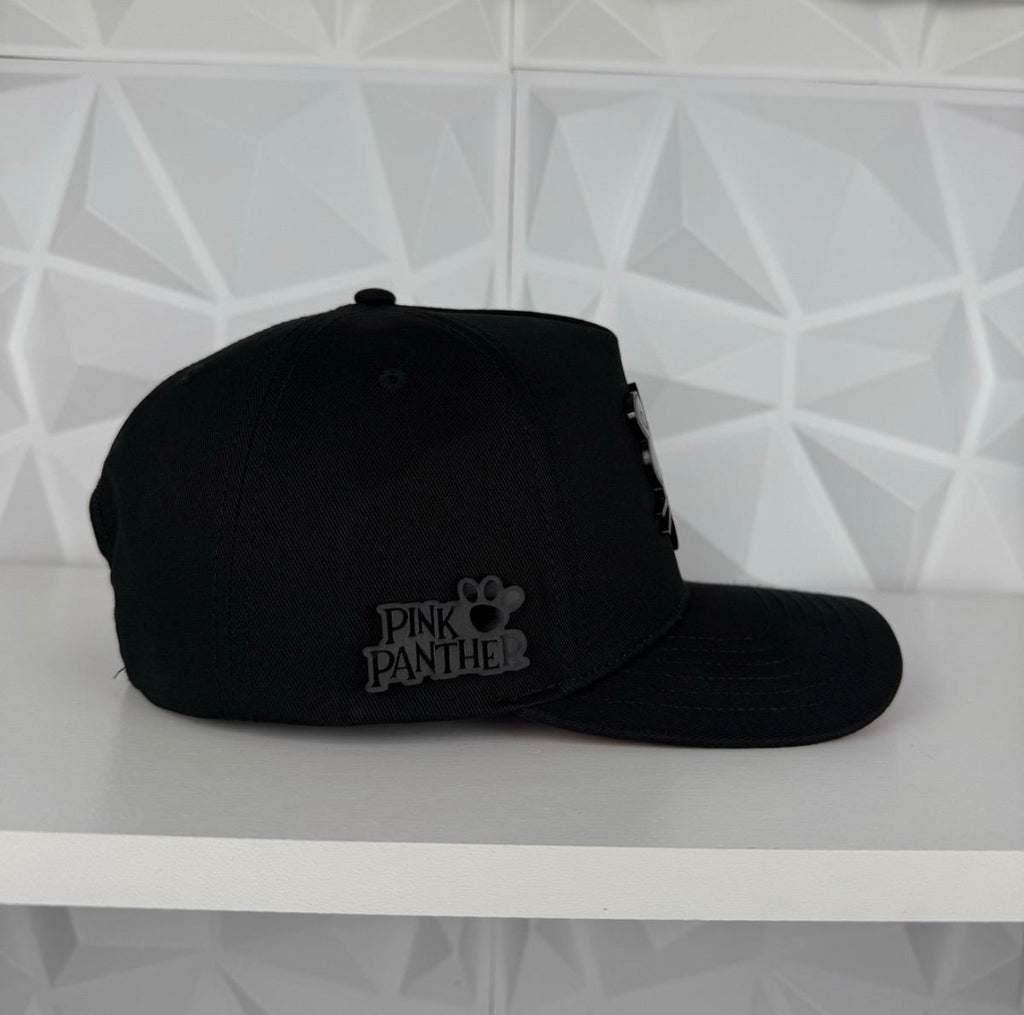 Black Panter Plate SnapBack Gorra- Negra/Roja