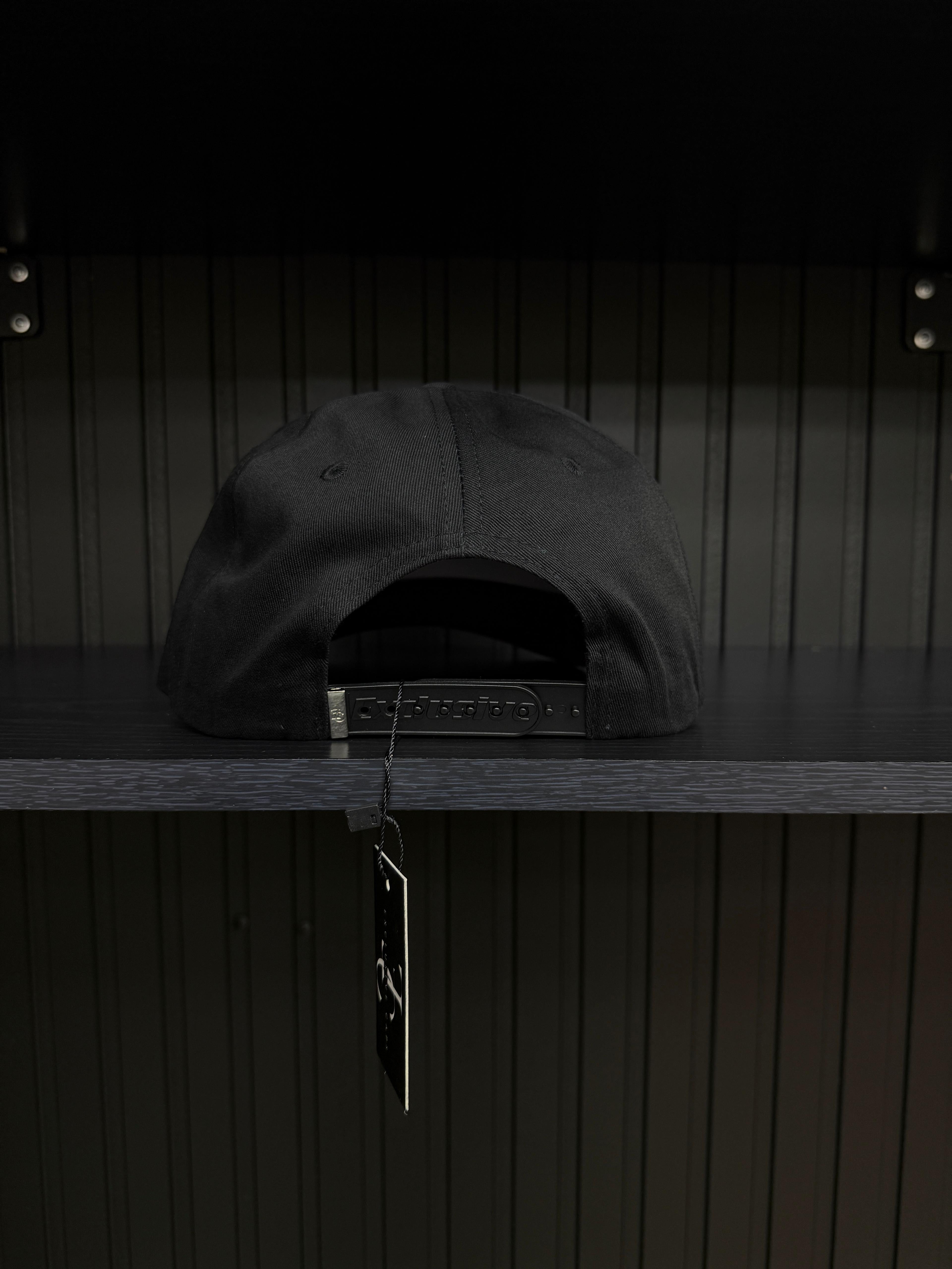 Exclusive Caps M de México SnapBack Hat- Negra vicera roja