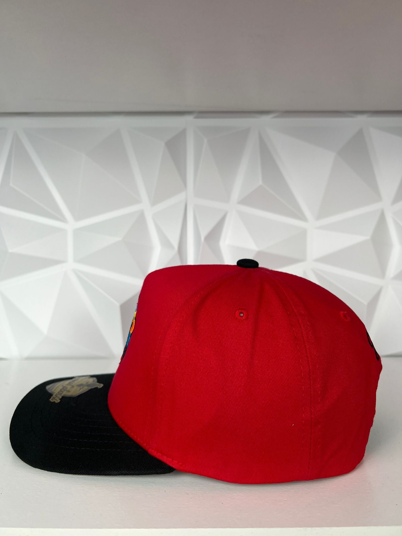 El Rey SnapBack gorra- roja/negra
