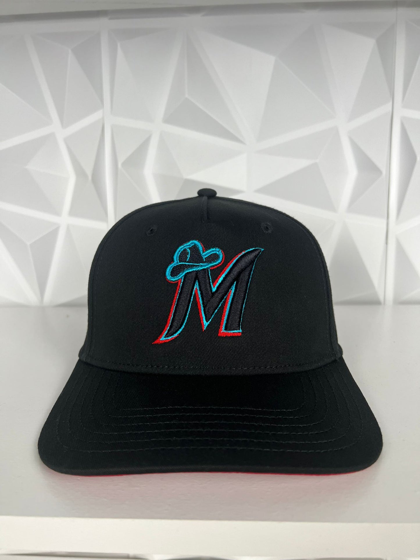 Sombreriza SnapBack gorra- negra/ roja