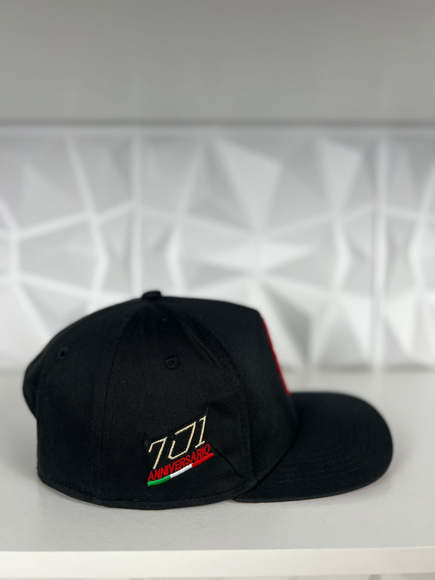 El nini SnapBack gorra - negra/roja