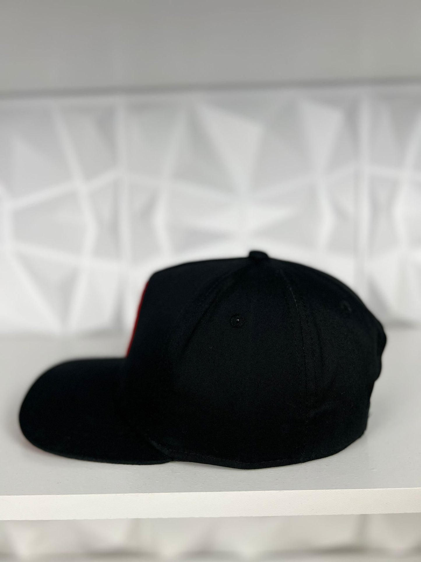 El nini SnapBack gorra - negra/roja