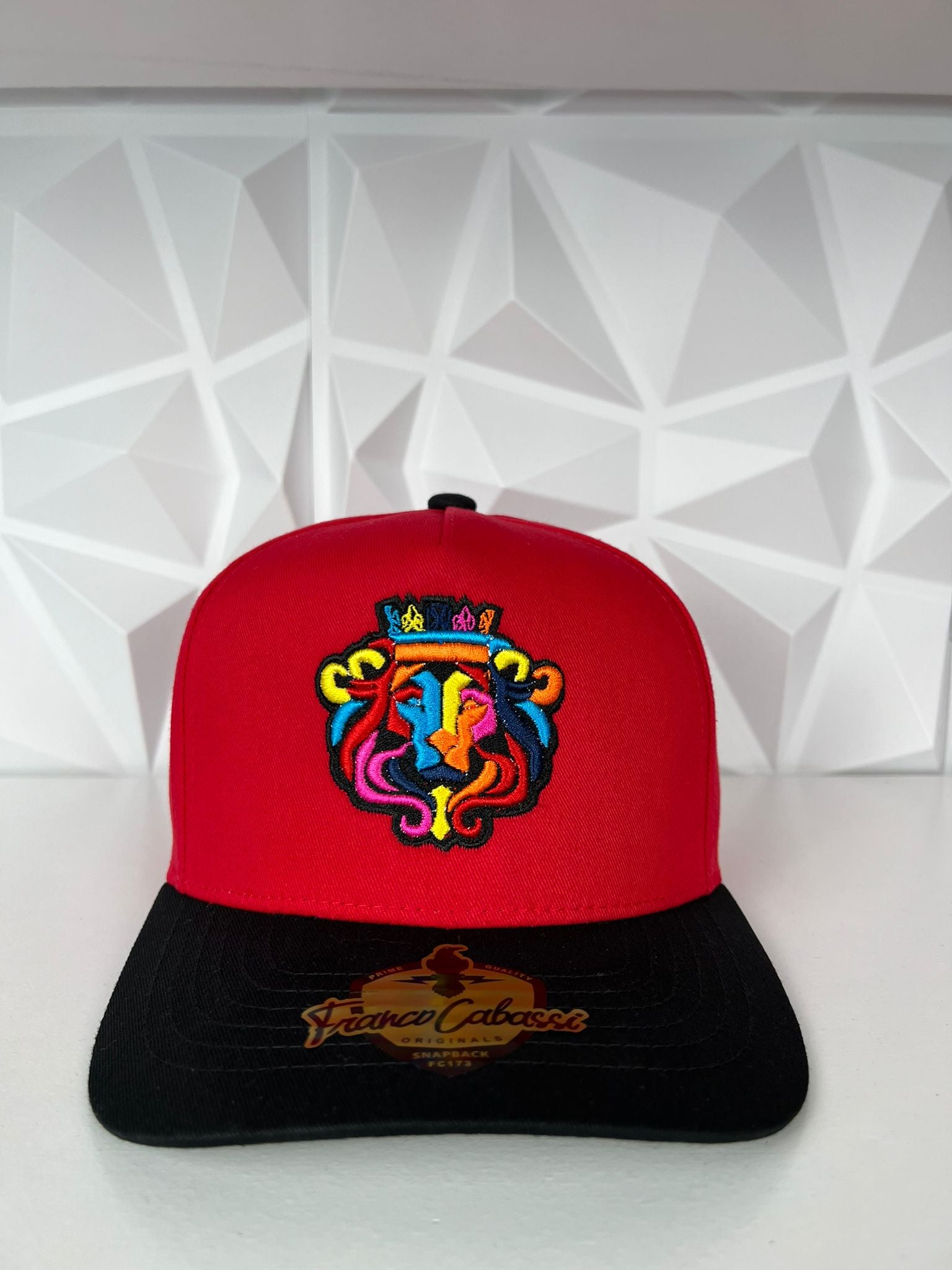 El Rey SnapBack gorra- roja/negra