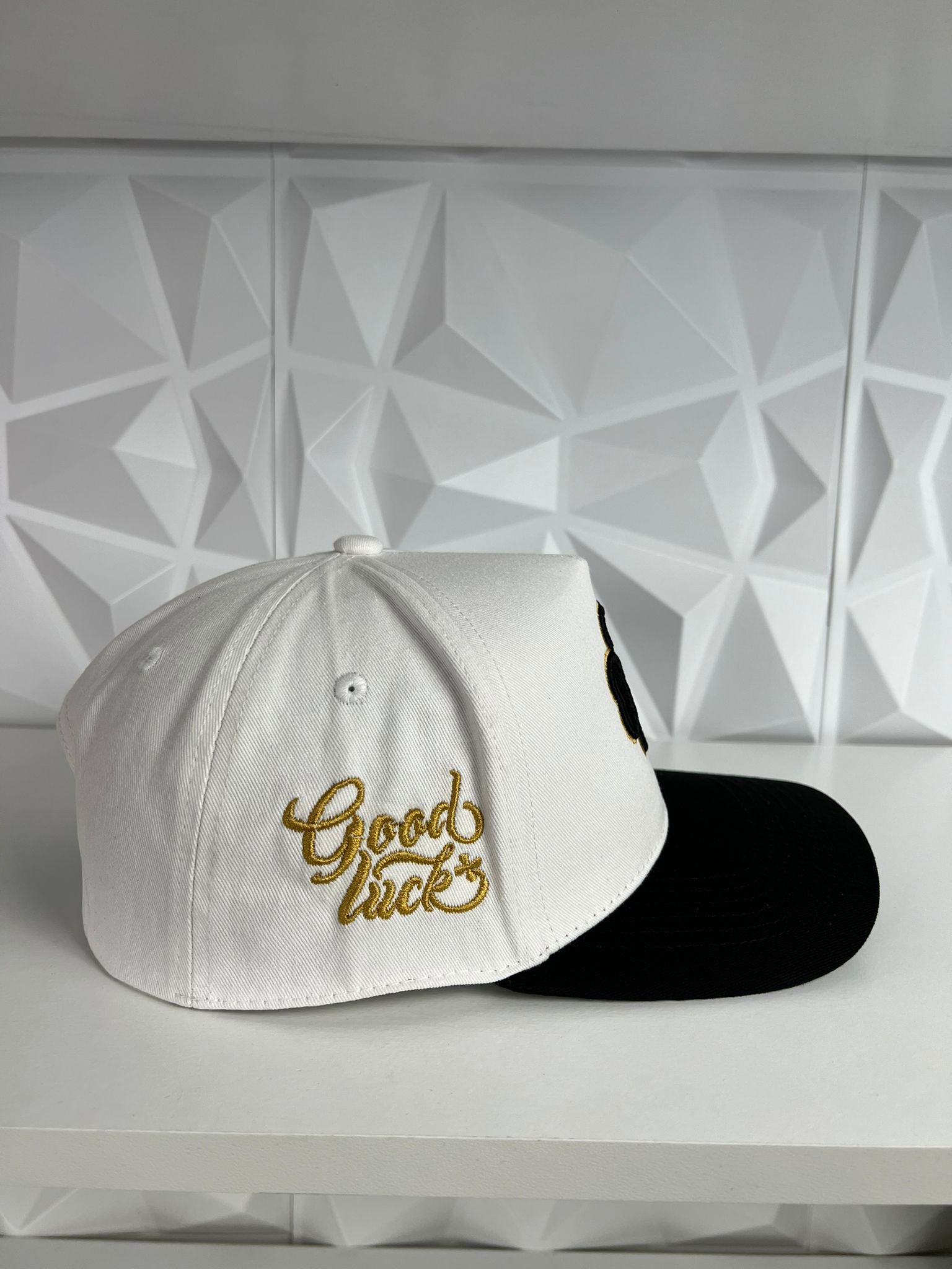 Trébol SnapBack gorra- blanca/negra
