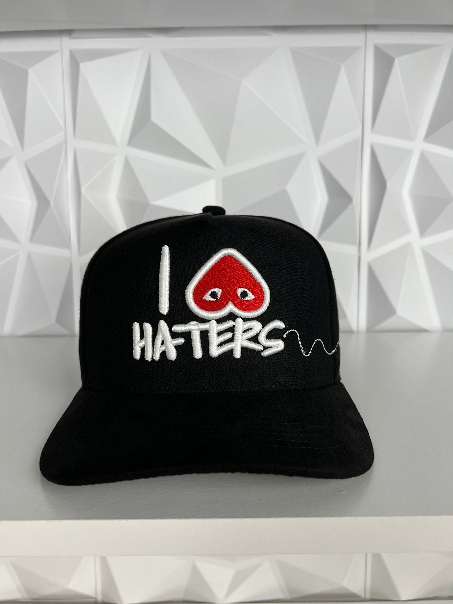 I love haters SnapBack gorra-negra gamuza