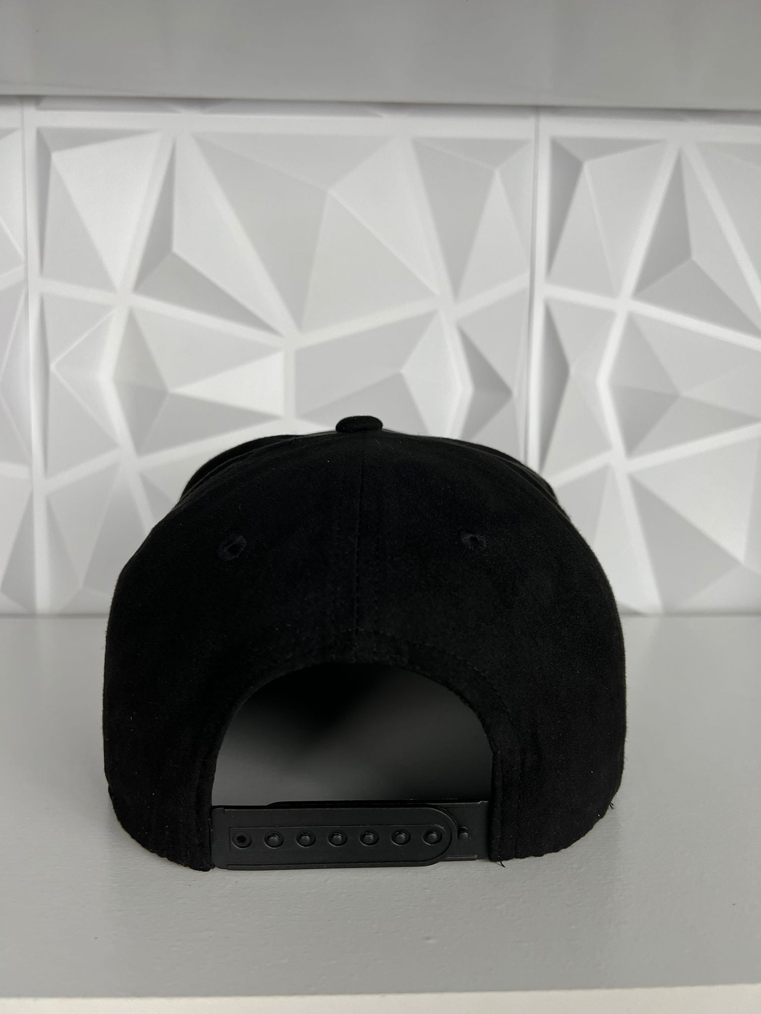 Trébol rojo SnapBack gorra- negra/roja