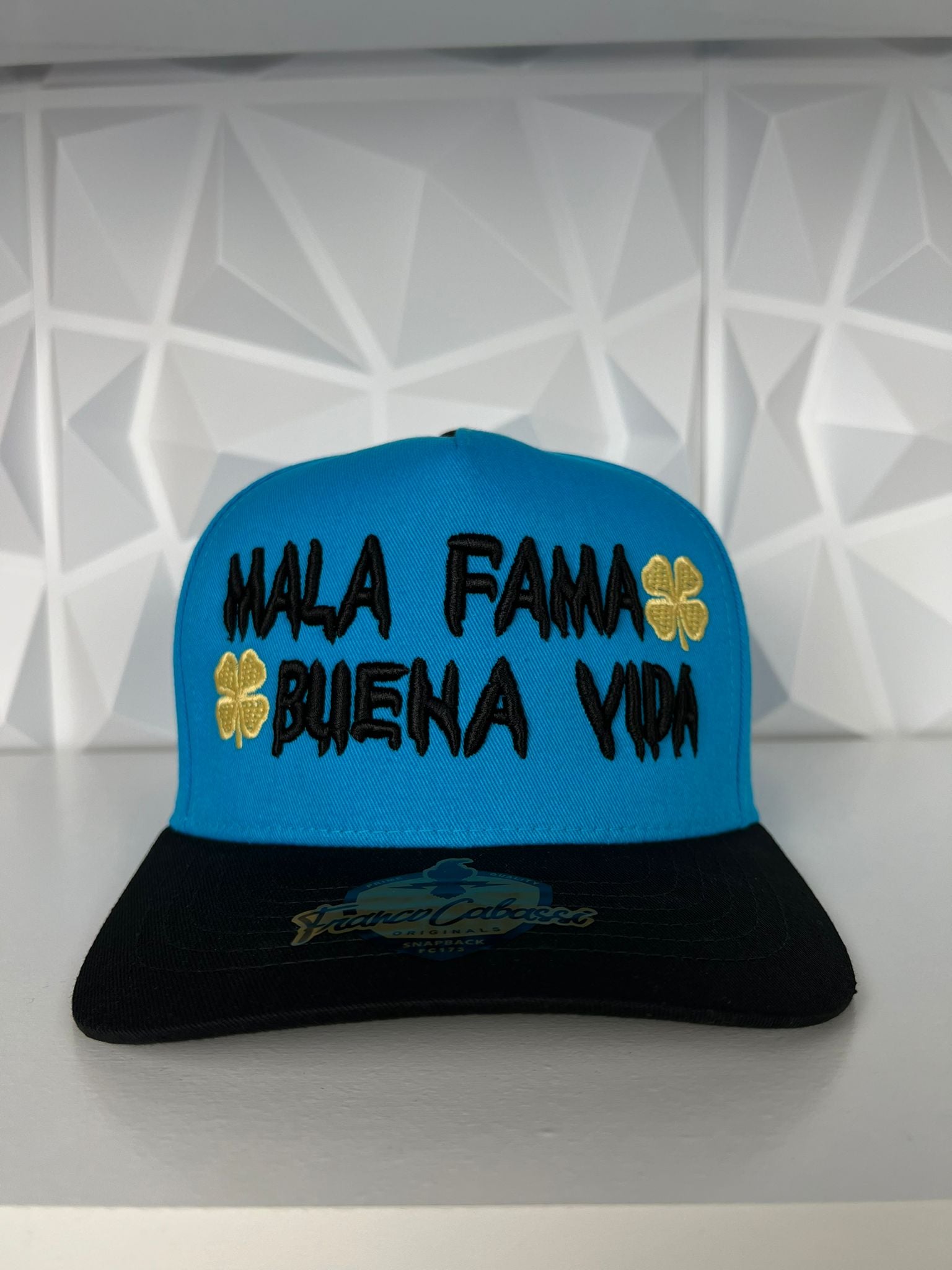Mala fama buena vida SnapBack gorra- azul