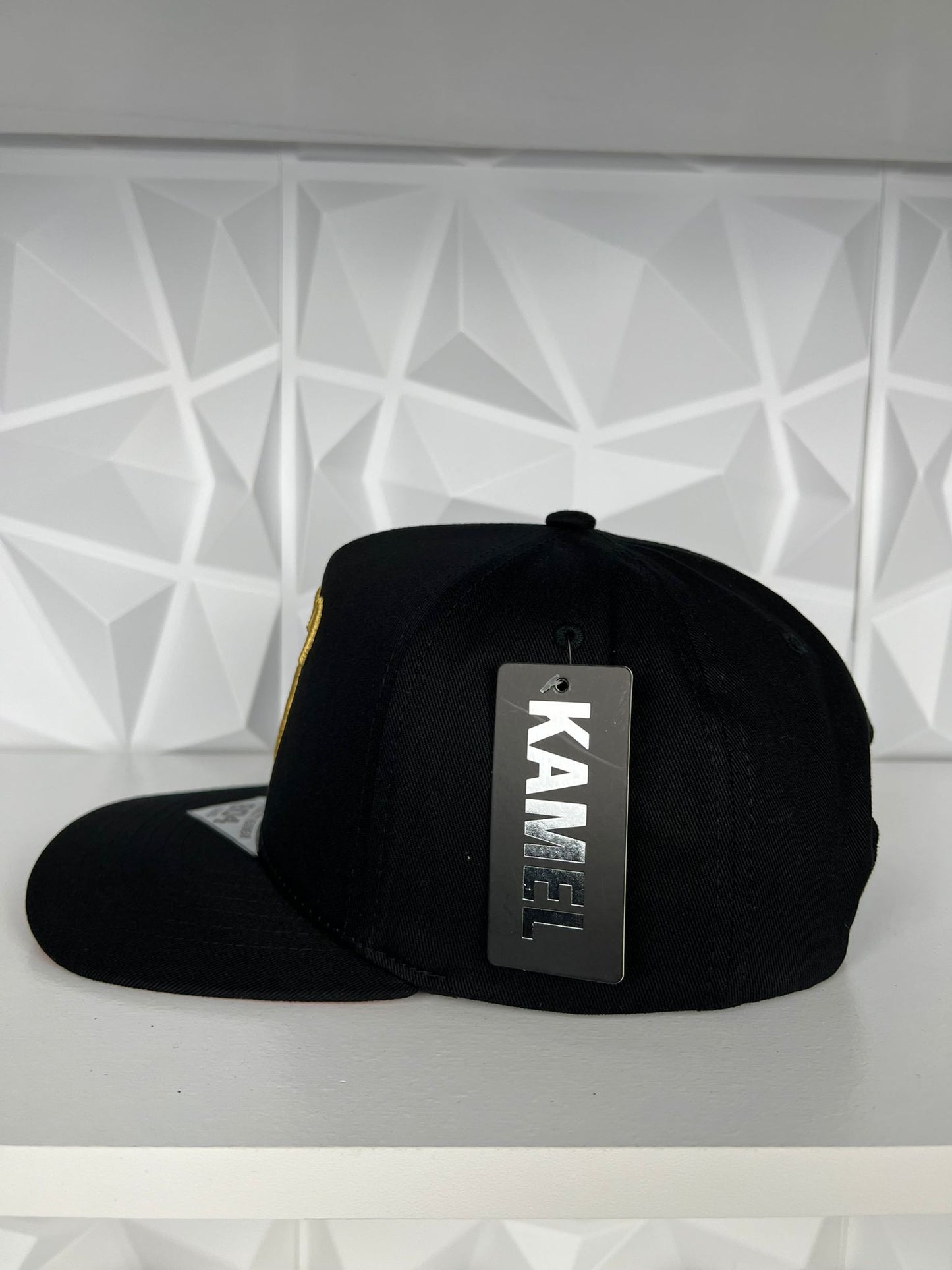 Poker SnapBack gorra- negra/dorado