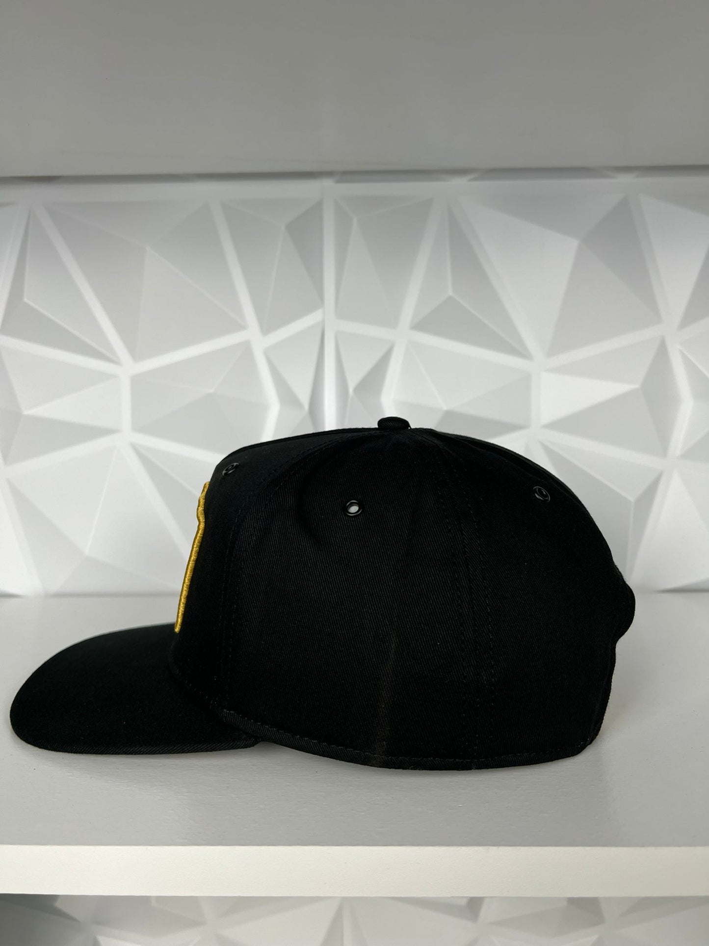 Chino 57 SnapBack gorra- negra/ roja